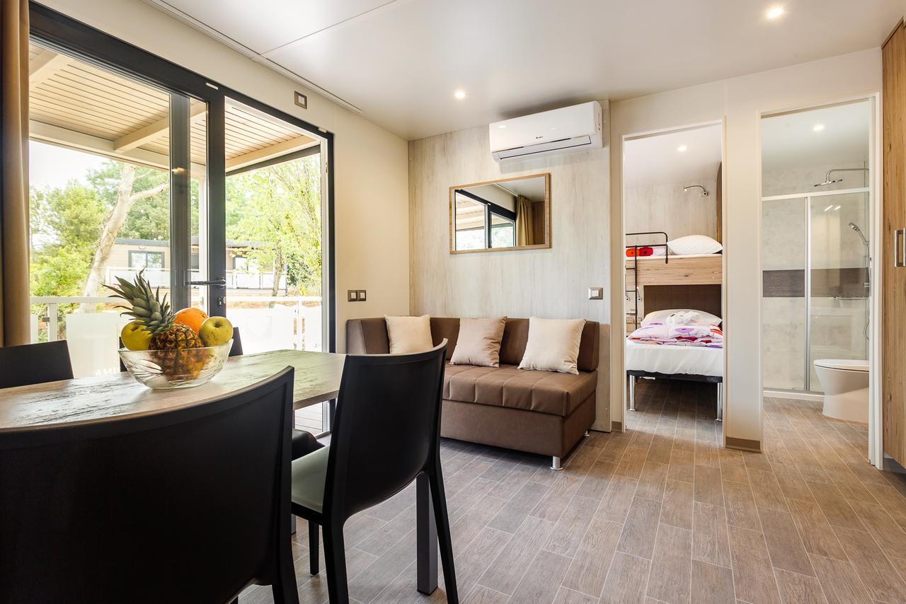 Mobile Homes Camping Santa Marina, Lanterna Tar-Vabriga Exteriér fotografie Interior of a mobile home