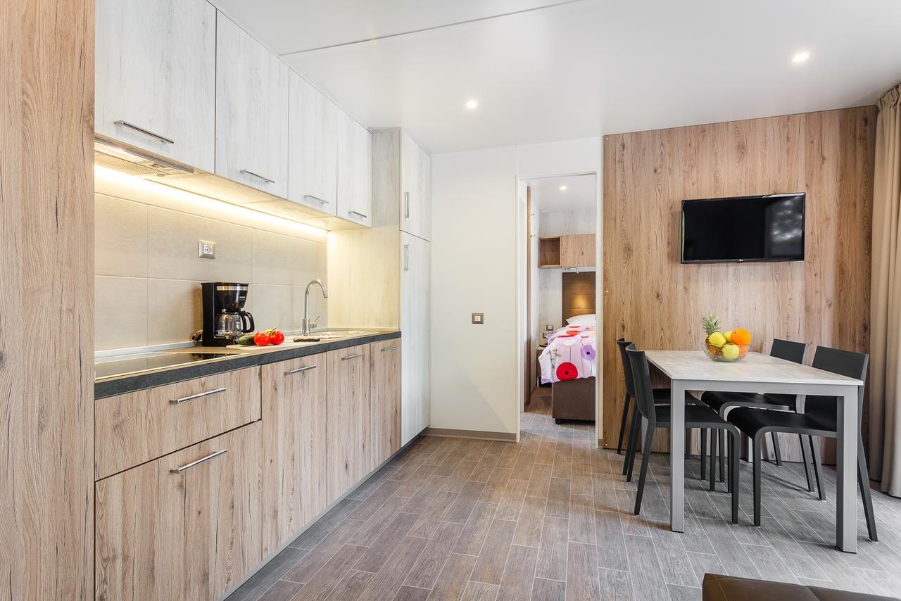 Mobile Homes Camping Santa Marina, Lanterna Tar-Vabriga Exteriér fotografie A typical apartment at the complex