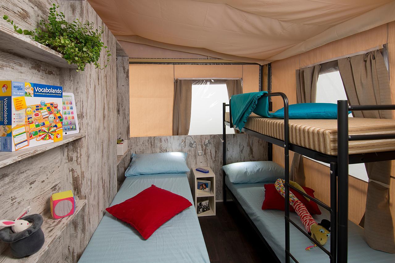 Mobile Homes Camping Santa Marina, Lanterna Tar-Vabriga Exteriér fotografie Interior of a mobile home