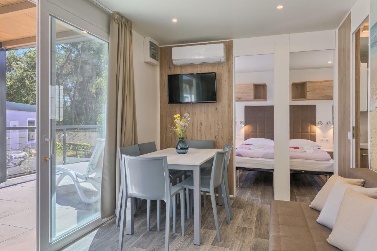 Mobile Homes Camping Santa Marina, Lanterna Tar-Vabriga Exteriér fotografie Interior of a mobile home