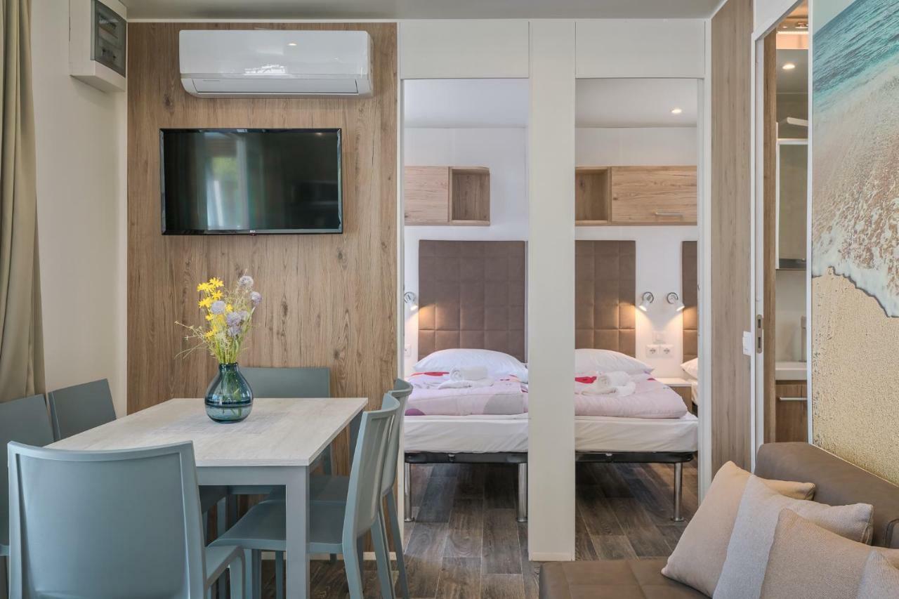 Mobile Homes Camping Santa Marina, Lanterna Tar-Vabriga Exteriér fotografie Interior of a mobile home