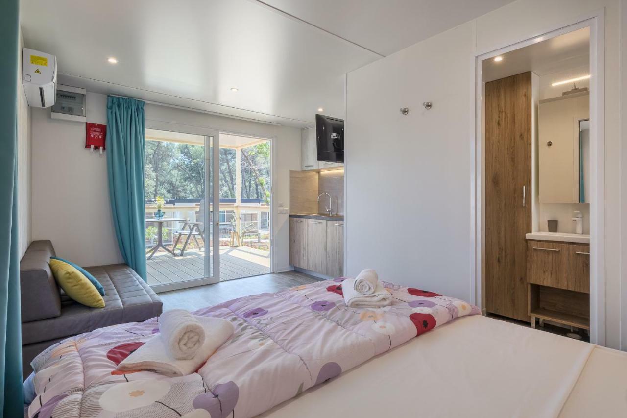 Mobile Homes Camping Santa Marina, Lanterna Tar-Vabriga Exteriér fotografie A typical studio at the resort