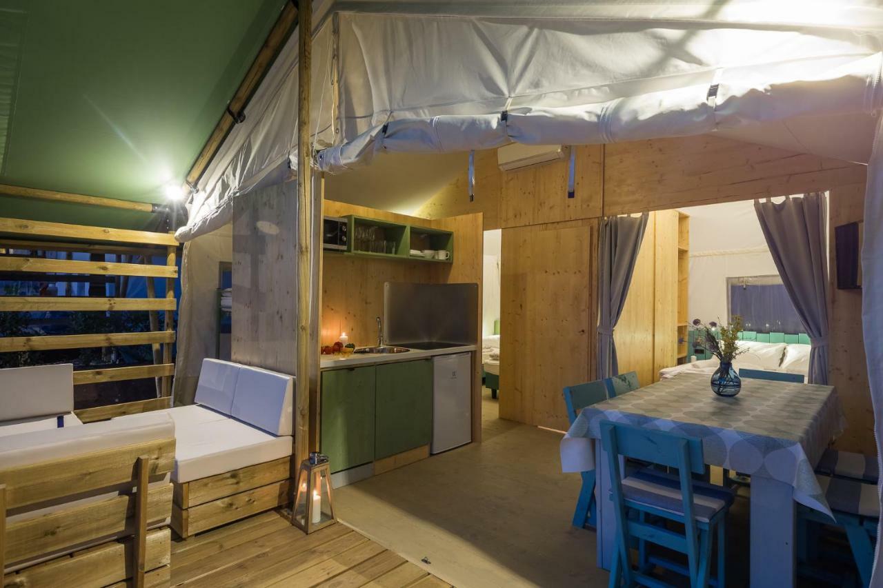 Mobile Homes Camping Santa Marina, Lanterna Tar-Vabriga Exteriér fotografie Interior of a mobile home