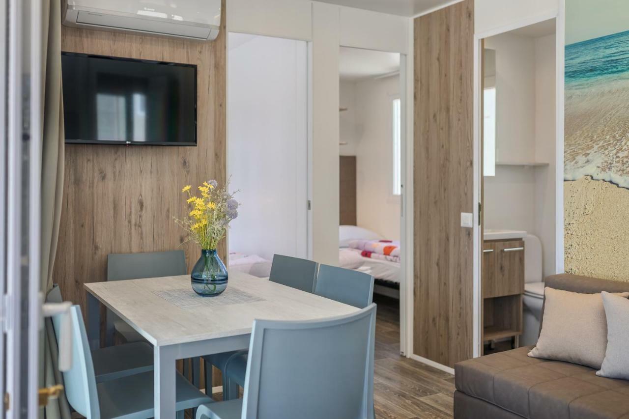 Mobile Homes Camping Santa Marina, Lanterna Tar-Vabriga Exteriér fotografie Interior of a mobile home
