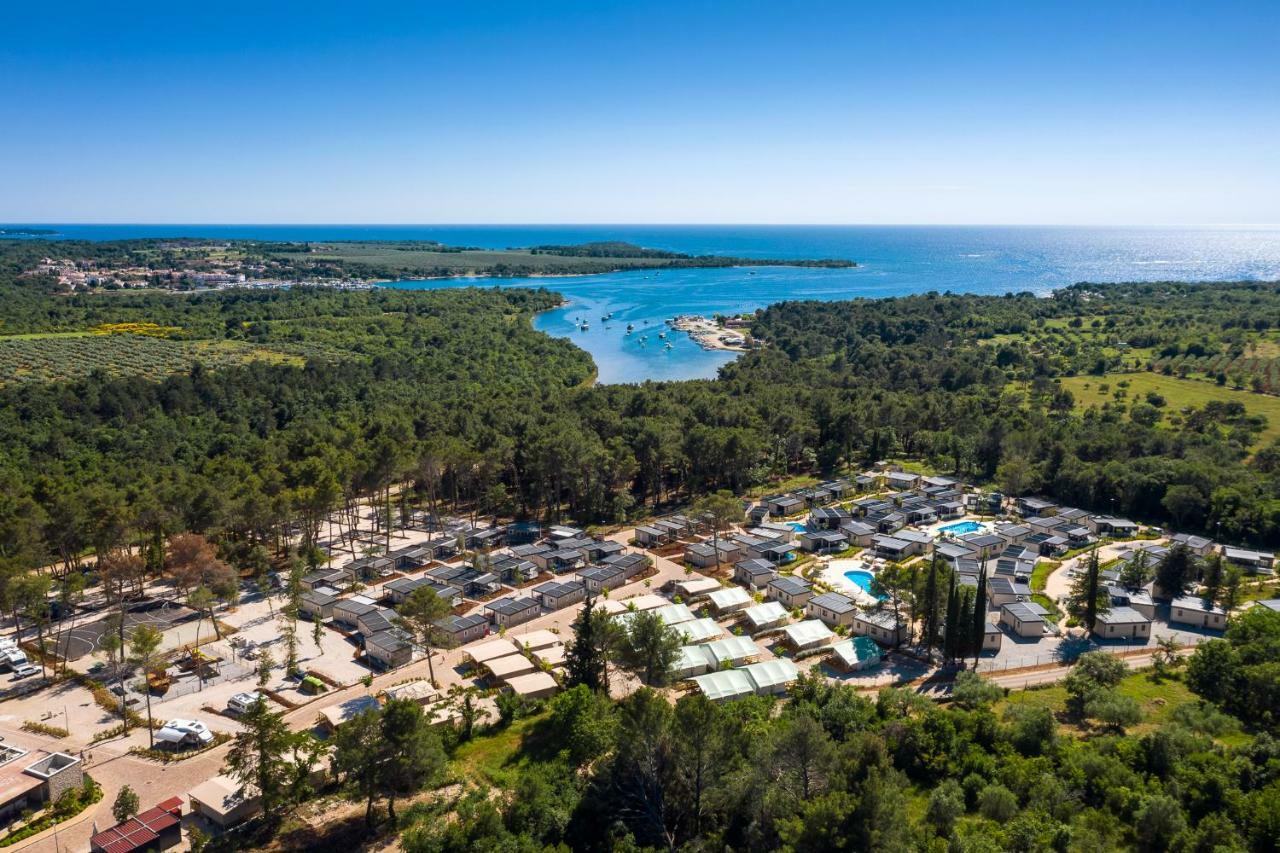Mobile Homes Camping Santa Marina, Lanterna Tar-Vabriga Exteriér fotografie Aerial view of the resort