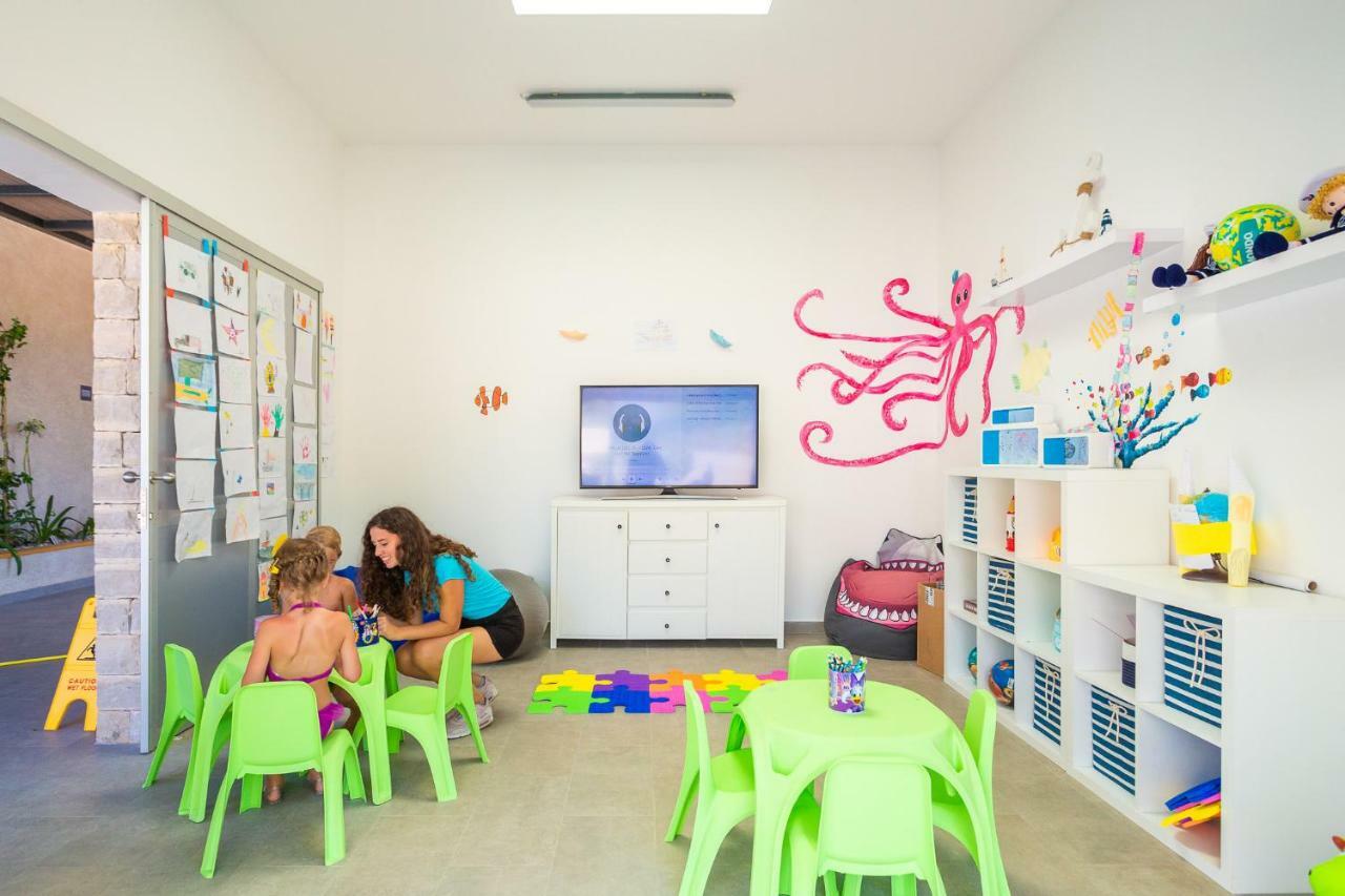 Mobile Homes Camping Santa Marina, Lanterna Tar-Vabriga Exteriér fotografie A nursery in Israel